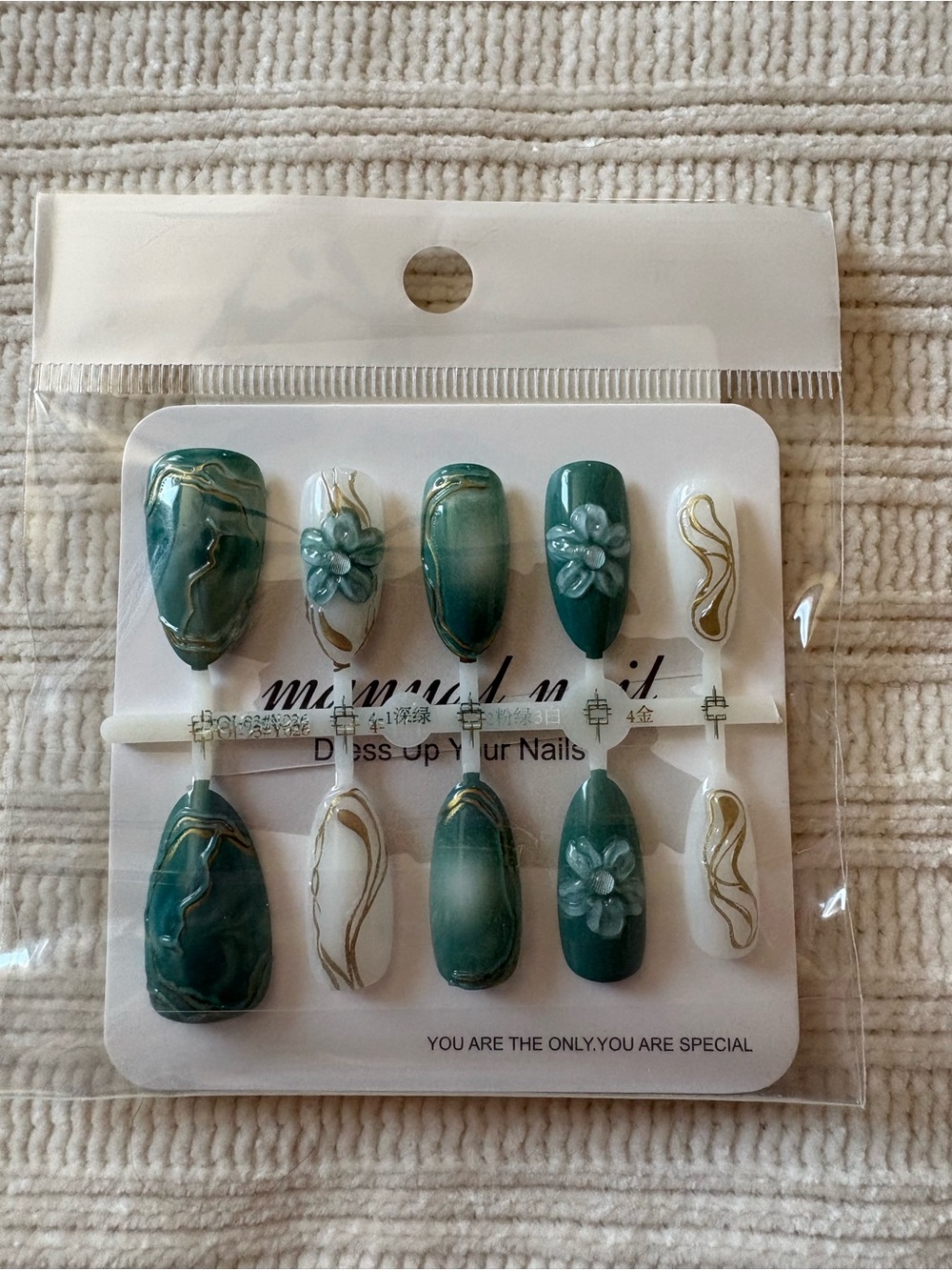 Press-On Nail Set - Green Marble Floral Accent Size Medium
